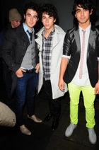 Jonas Brothers : jonas_brothers_1212938641.jpg