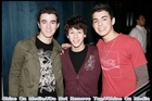 Jonas Brothers : jonas_brothers_1215202138.jpg