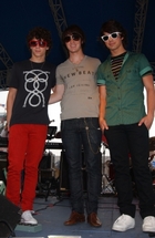 Jonas Brothers : jonas_brothers_1216617186.jpg