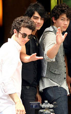 Jonas Brothers : jonas_brothers_1218116572.jpg