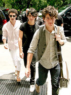 Jonas Brothers : jonas_brothers_1227219736.jpg