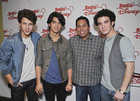 Jonas Brothers : jonas_brothers_1238248995.jpg