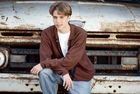 Jonathan Brandis : ArmsOnKnee.jpg