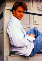 Jonathan Brandis : brand211.jpg