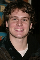 Jonathan Groff : jonathan-groff-1357499616.jpg