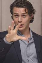 Jonathan Groff : jonathan-groff-1371759399.jpg