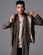 Jordan Fisher : jordan-fisher-1590005772.jpg