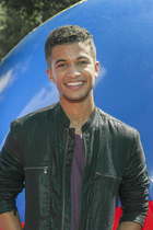 Jordan Fisher : jordan-fisher-1639090745.jpg