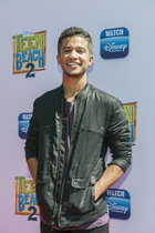 Jordan Fisher : jordan-fisher-1639090756.jpg