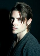 Josh Henderson : josh-henderson-1332261704.jpg