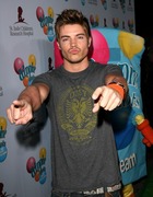 Josh Henderson : josh-henderson-1332261728.jpg