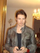 Josh Henderson : josh-henderson-1335850481.jpg