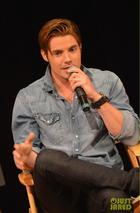 Josh Henderson : josh-henderson-1340723993.jpg