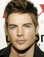 Josh Henderson : josh-henderson-1340724141.jpg