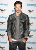 Josh Henderson : josh-henderson-1352689053.jpg