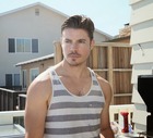 Josh Henderson : josh-henderson-1393277713.jpg