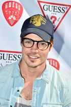 Josh Henderson : josh-henderson-1419877199.jpg