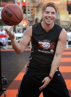 Josh Henderson : josh-henderson-1428674107.jpg