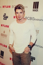 Josh Henderson : josh-henderson-1428674217.jpg