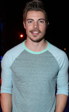 Josh Henderson : josh-henderson-1436636930.jpg