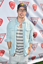 Josh Henderson : josh-henderson-1439137863.jpg