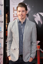 Josh Henderson : josh-henderson-1445816305.jpg