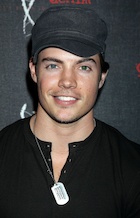 Josh Henderson : josh-henderson-1453081552.jpg