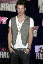 Josh Henderson : josh_henderson_1200777974.jpg