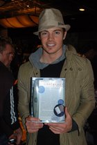 Josh Henderson : josh_henderson_1297452450.jpg