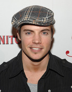 Josh Henderson : josh_henderson_1297452626.jpg