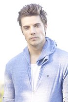 Josh Henderson : josh_henderson_1303493899.jpg