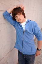 Josh Hutcherson : josh-hutcherson-1333648323.jpg