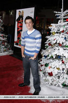 Josh Hutcherson : josh_hutcherson_1228493549.jpg