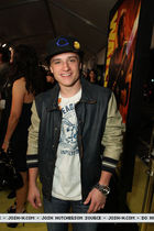 Josh Hutcherson : josh_hutcherson_1237181700.jpg