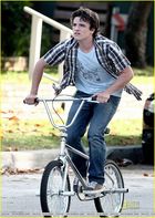 Josh Hutcherson : josh_hutcherson_1248935368.jpg