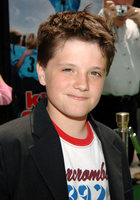 Josh Hutcherson : kickingprejs.jpg