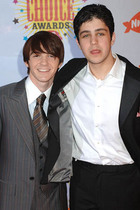 Josh Peck : TI4U_u1158802614.jpg