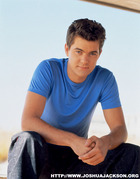 Joshua Jackson : TI4U_u1149377601.jpg