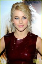 Julianne Hough : julianne-hough-1361430341.jpg