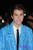 Justin Bieber : justin-bieber-1327888599.jpg