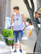 Justin Bieber : justin-bieber-1334593144.jpg