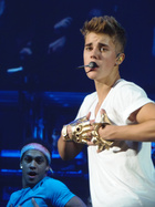 Justin Bieber : justin-bieber-1350233696.jpg