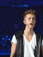 Justin Bieber : justin-bieber-1350233735.jpg