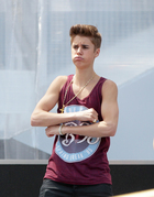 Justin Bieber : justin-bieber-1350465632.jpg