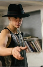 Justin Bieber : justin-bieber-1379110483.jpg