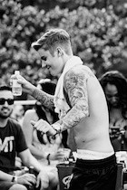 Justin Bieber : justin-bieber-1450570321.jpg