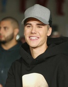 Justin Bieber : justin-bieber-1526686018.jpg