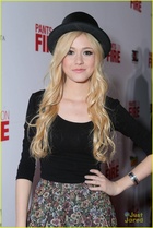 Katherine McNamara : katherine-mcnamara-1416424028.jpg