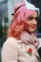 Katy Perry : katy-perry-1323557426.jpg