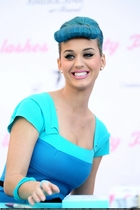 Katy Perry : katy-perry-1330178876.jpg